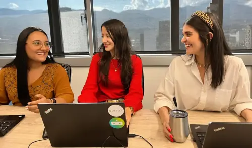 women-working-in-the-office